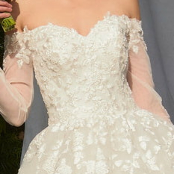 Wedding dress - Picture 3 of 8